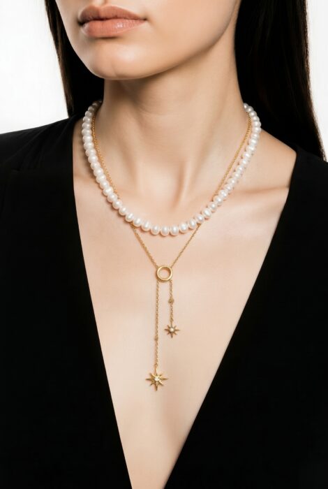 KI-generiertes Schmuckbild mit Perlenkette und goldener Layering-Kette.